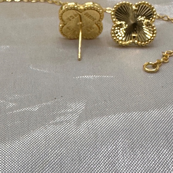 18K Gold Alhambra Clover Set, Necklace, Bracelet & Earrings - Picture 5 of 5